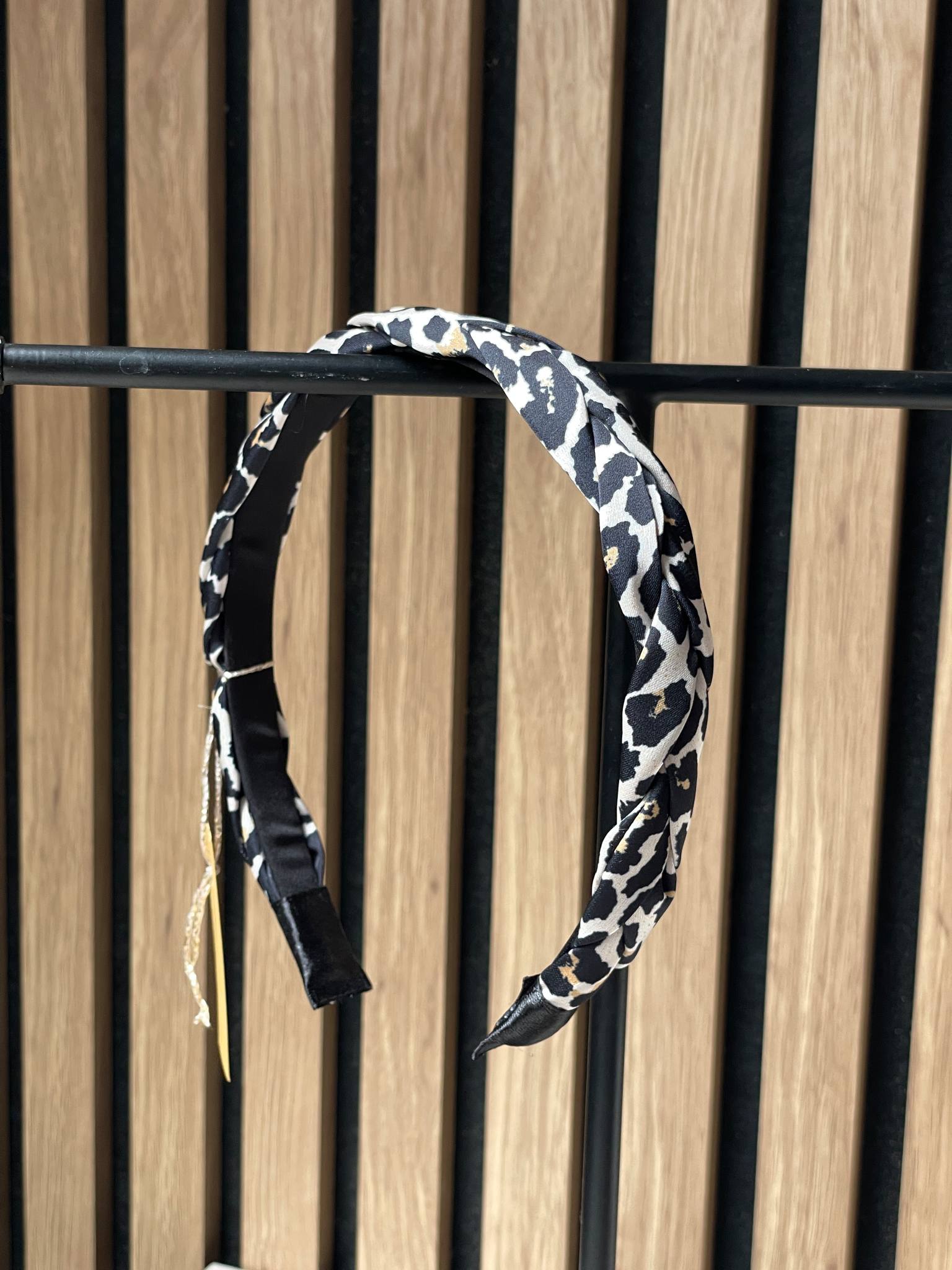 SIAURAS PINTAS SATINO PLAUKŲ LANKELIS leopardinė